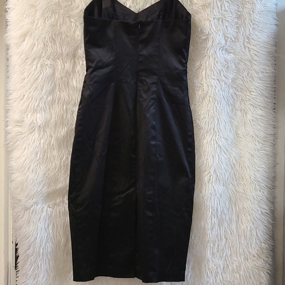 Clothes - Picture 3 of 4